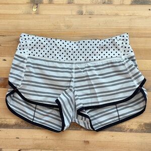 Women's LULULEMON Mid-rise Running Shorts, Size 4 (estimated)